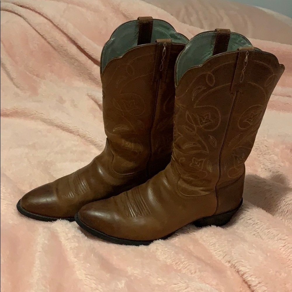 Ariat cowgirl boots